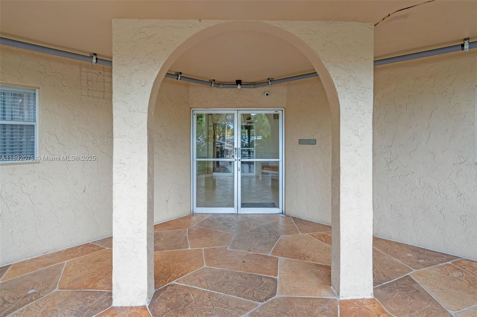 INVERRARY COUNTRY CLUB - Residential Lease