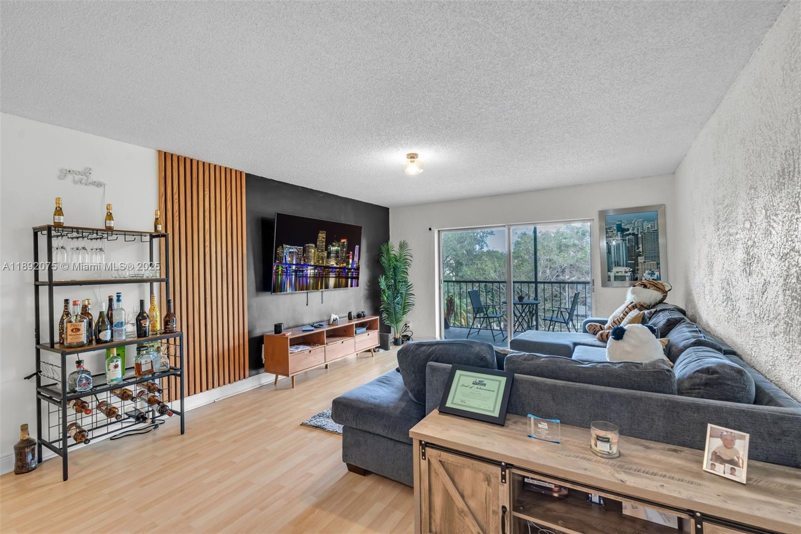 INVERRARY COUNTRY CLUB - Residential Lease
