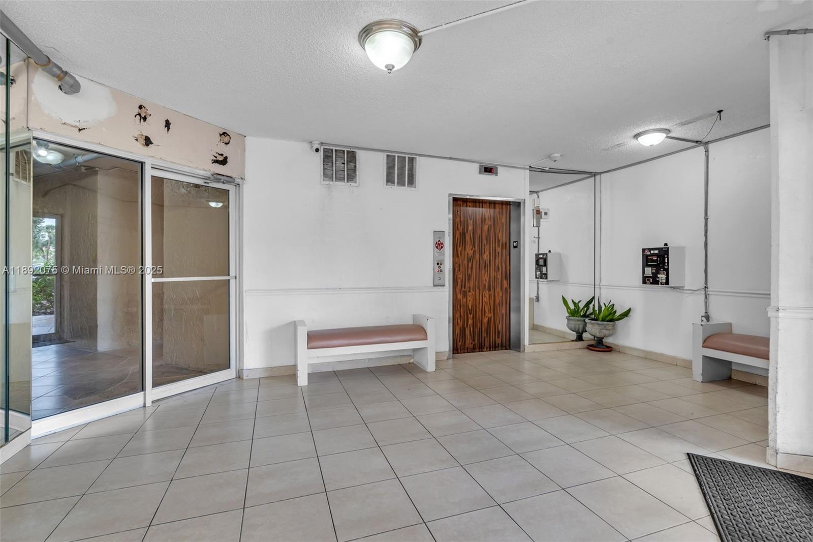 INVERRARY COUNTRY CLUB - Residential Lease