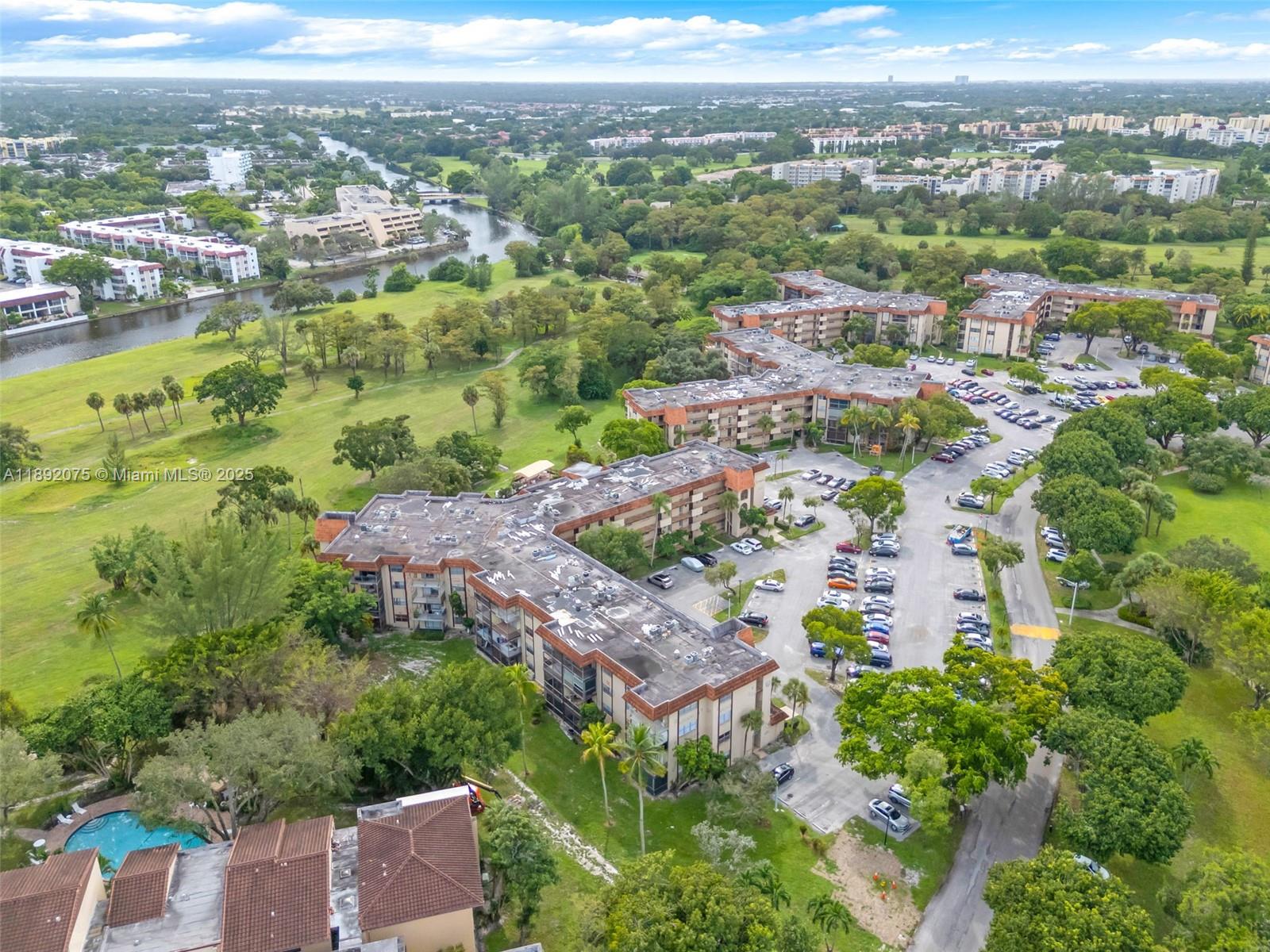INVERRARY COUNTRY CLUB - Residential Lease