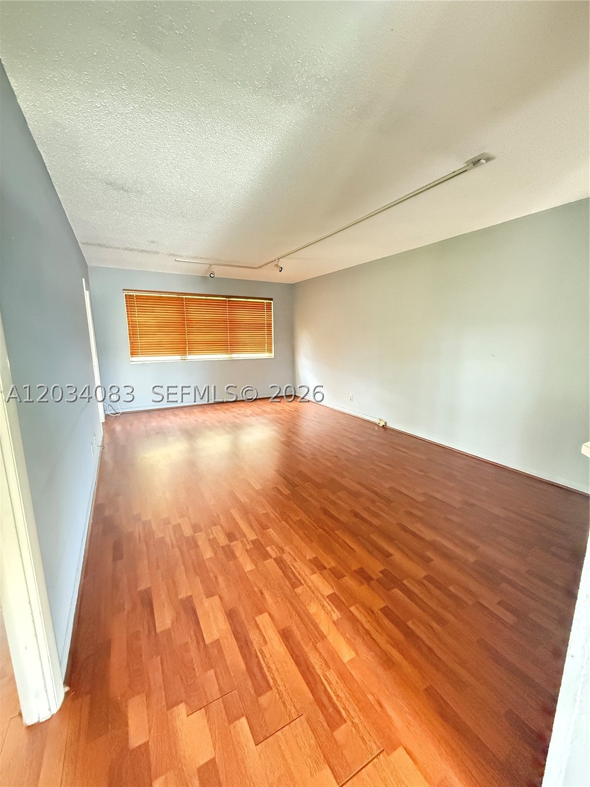 2200 Park Ln 105