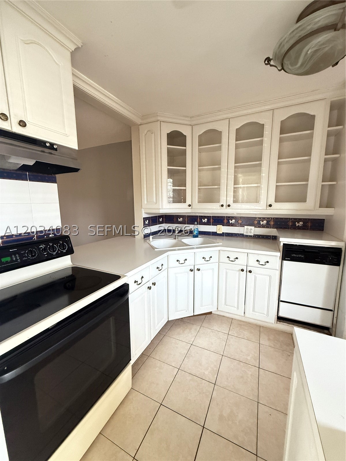 2200 Park Ln 105