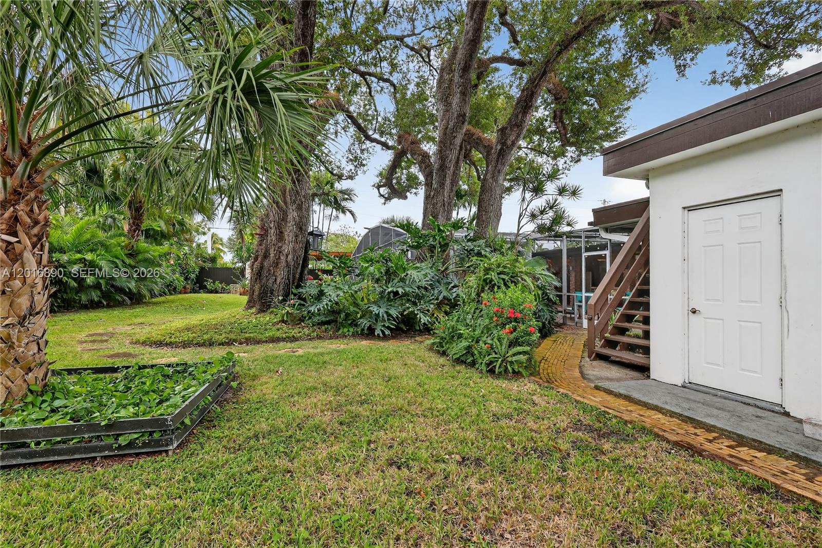 HIGHLAND OAKS - Residential