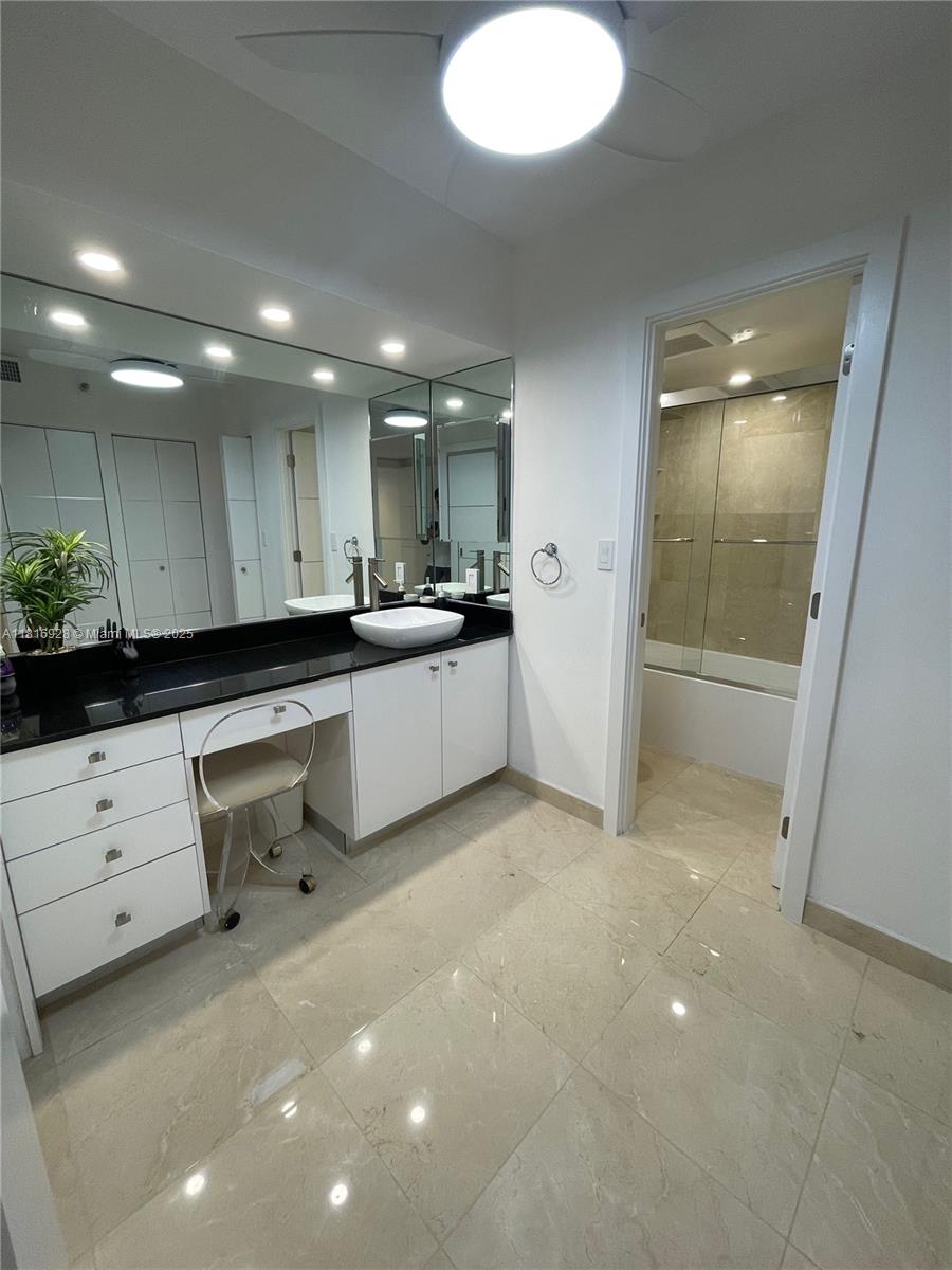 WATERVIEW CONDO - Residential Lease