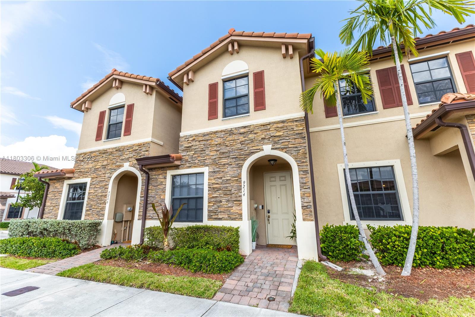 Property for Sale at 9214 W 33rd Ln, Hialeah, Miami-Dade County, Florida - Bedrooms: 3 
Bathrooms: 3  - $480,000