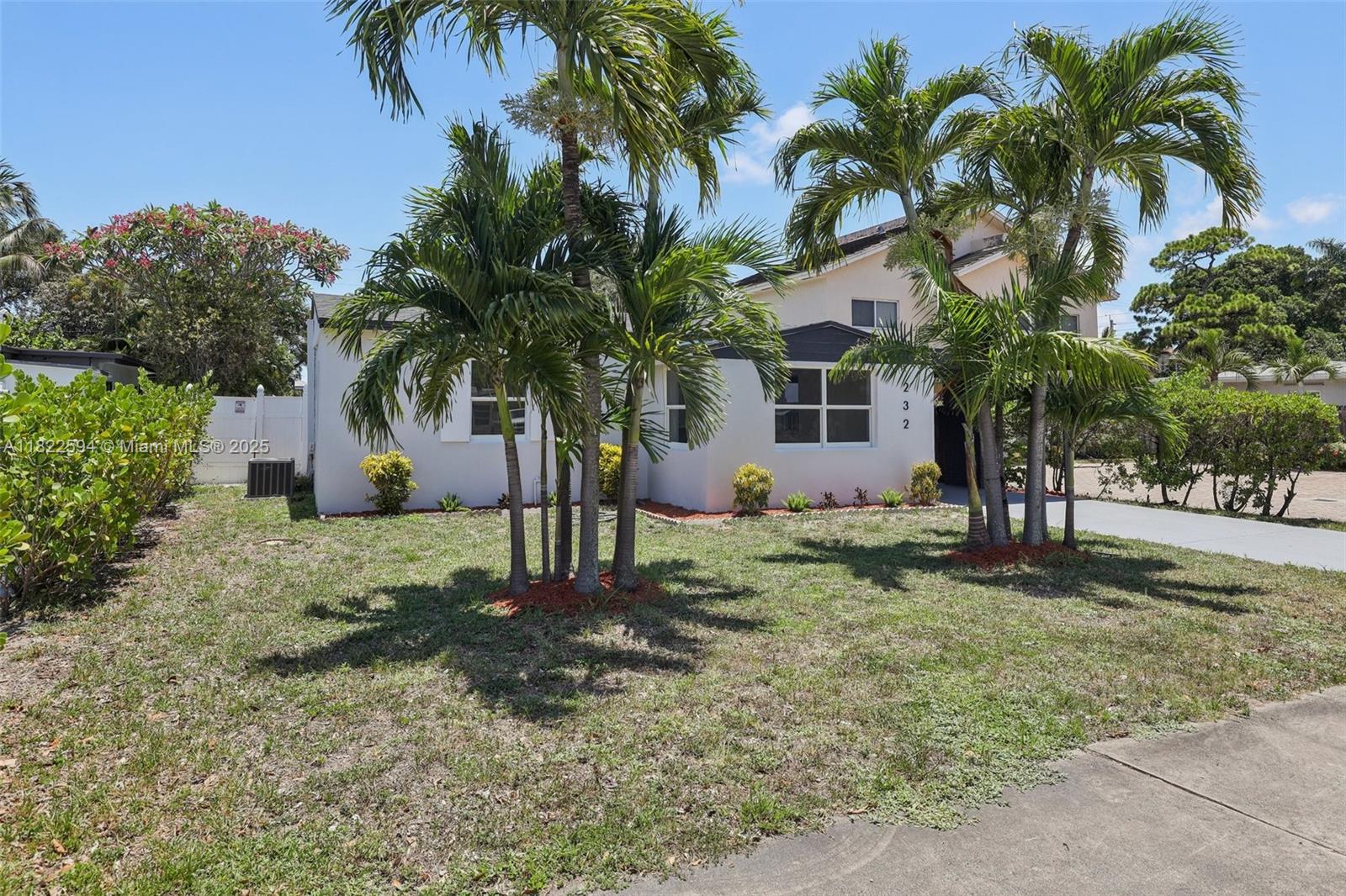 232 SW 22nd St