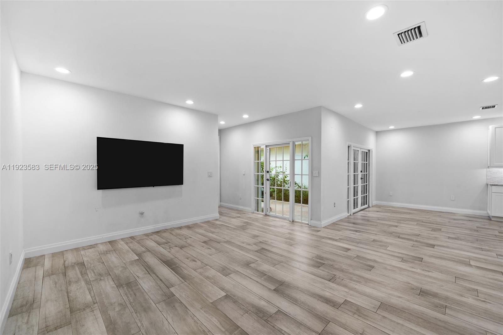 WEST LAKE VILLAGE PLAT - Residential Lease