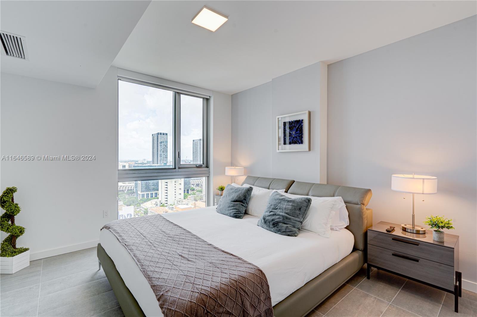 227 NE 2nd St 2903