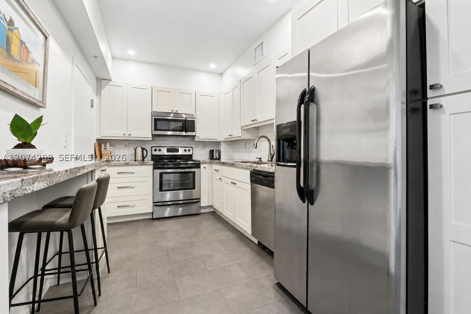 90 Edgewater Dr PH11