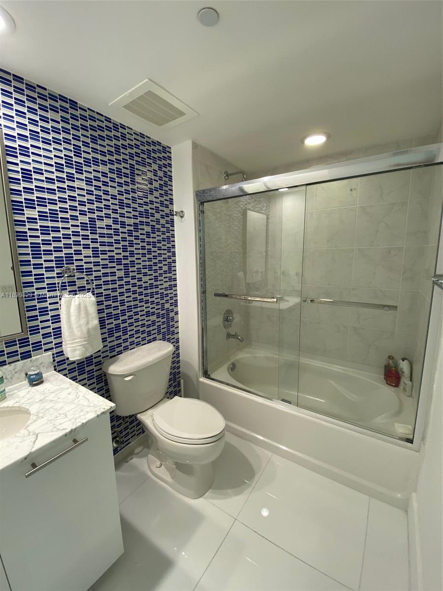 THE PLAZA 851 BRICKELL CO - Residential Lease