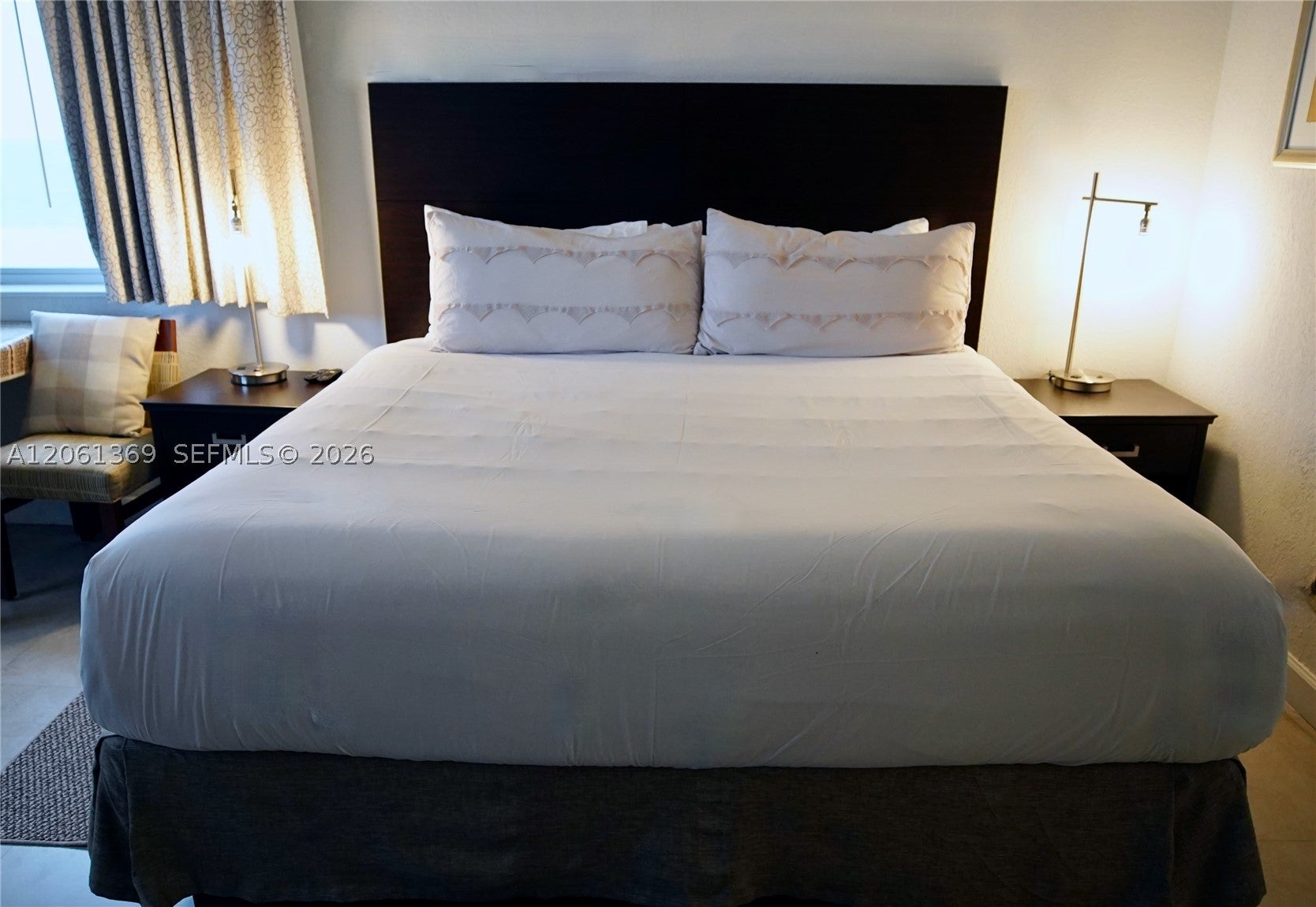 19201 Collins Ave 726