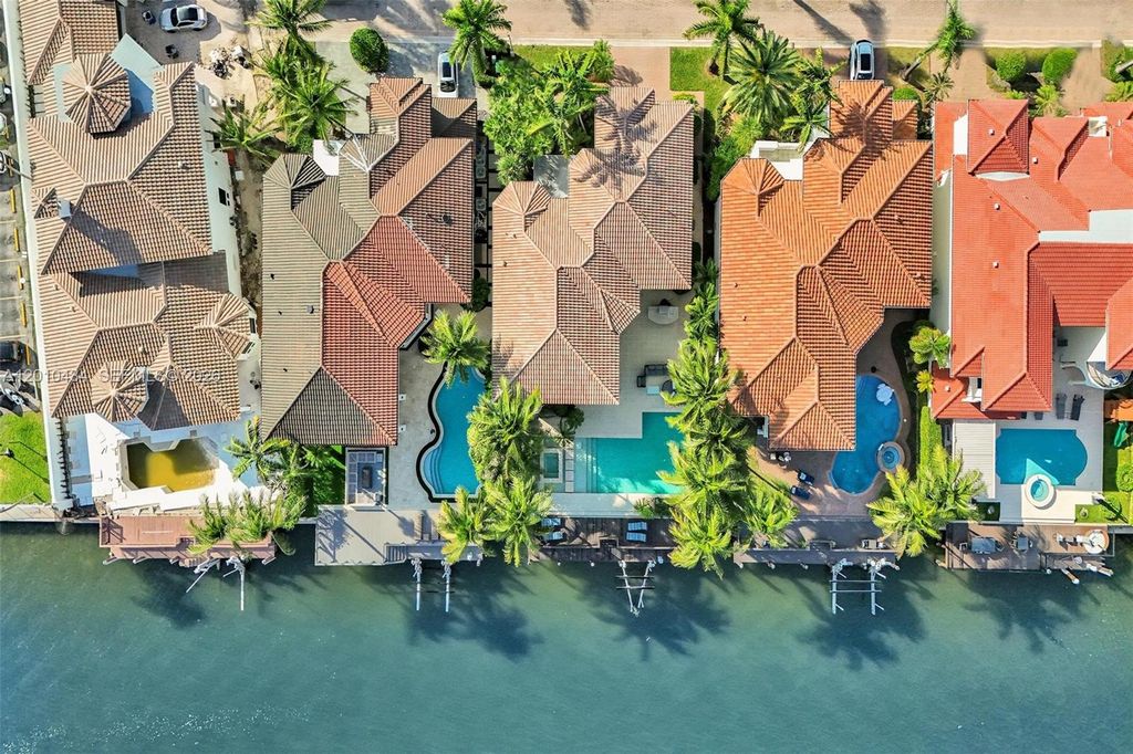 Photo of 1575 Windjammer Way, Hollywood, FL 33019 (MLS # A12010434)
