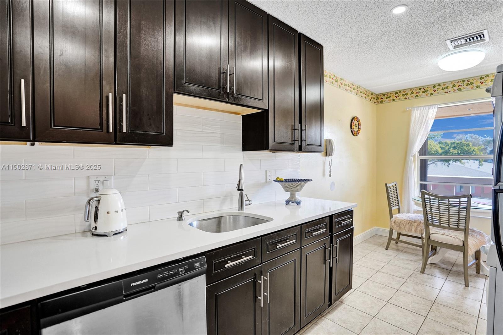 PINES OF DELRAY NORTH CON - Residential Lease