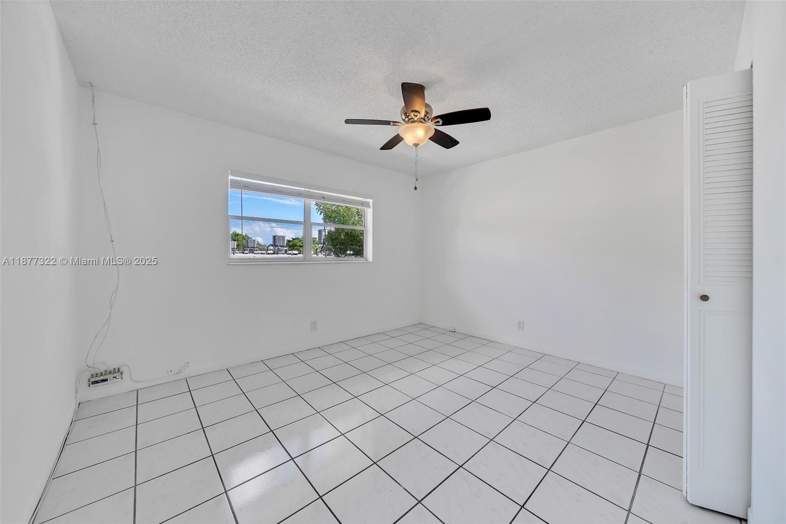 CANADIAN OCEAN BREEZE CON - Residential Lease