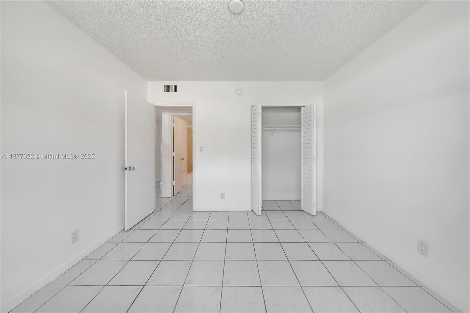 CANADIAN OCEAN BREEZE CON - Residential Lease