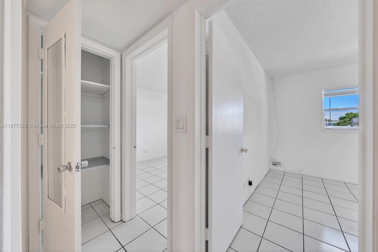 CANADIAN OCEAN BREEZE CON - Residential Lease