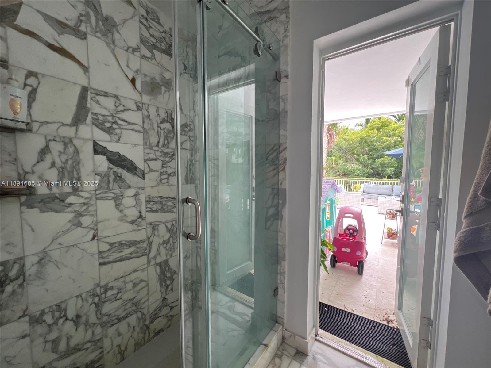 DORAL ESTATES - Residential Lease