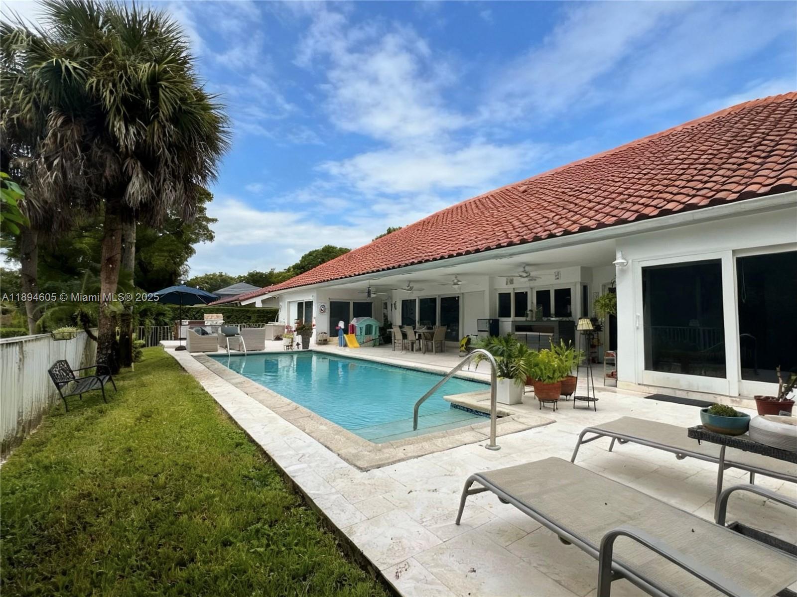 DORAL ESTATES - Residential Lease