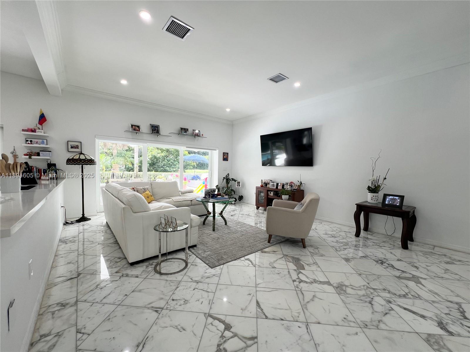 DORAL ESTATES - Residential Lease