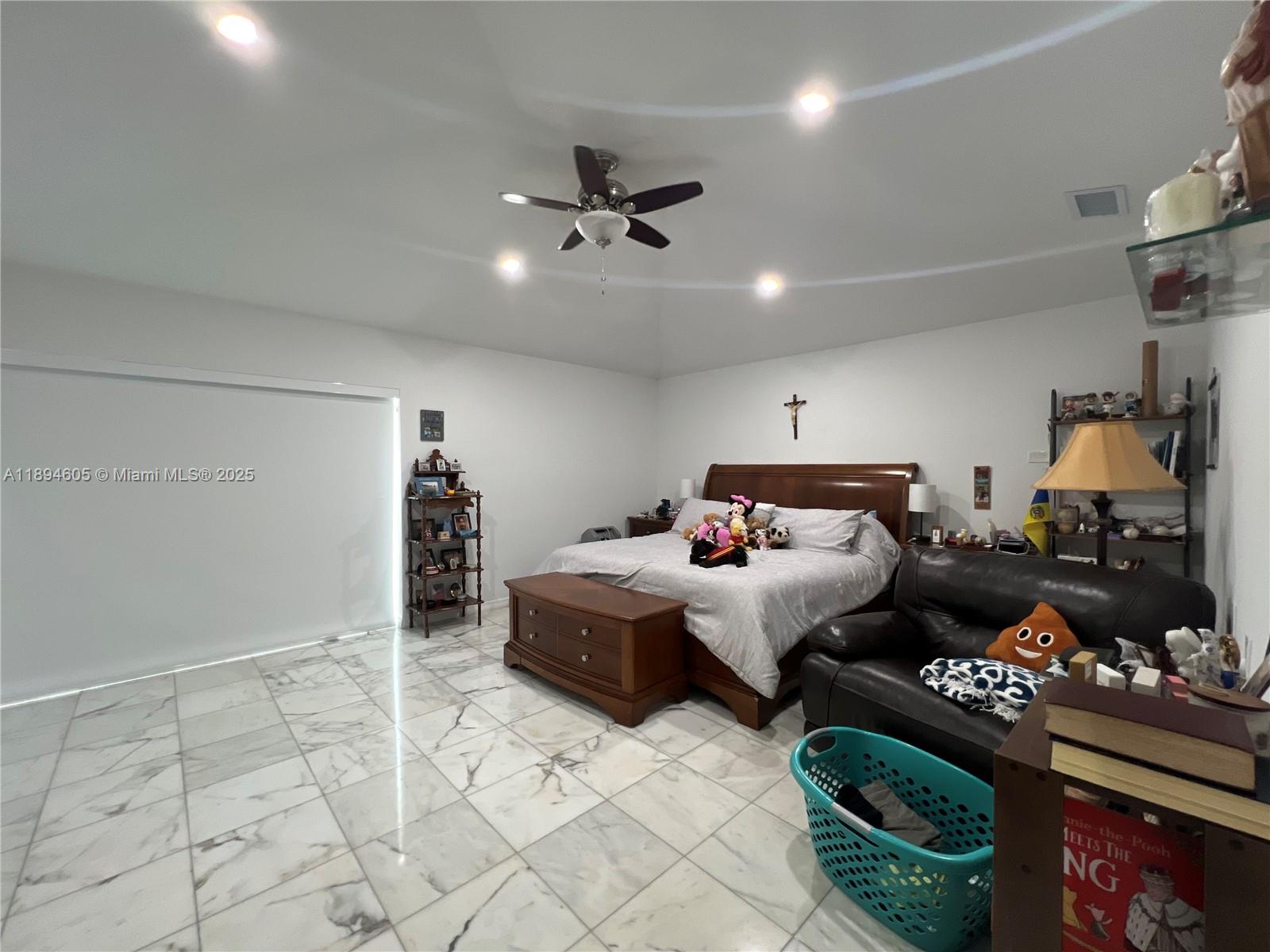 DORAL ESTATES - Residential Lease