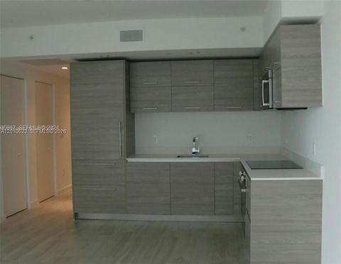 View photos, virtual tours, details... 1300 S Miami Ave 1908 Miami FL 33130