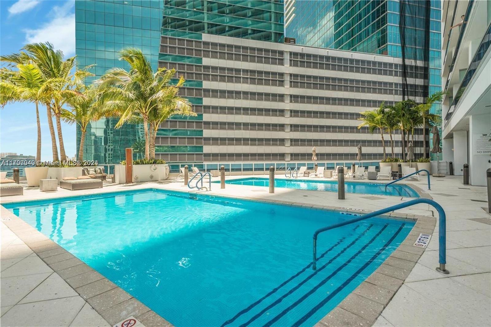 Turn key ready 1 bed 1.5 bath unit at the Epic Condo located on the 43 floor. Live in this lavish unit featuring floor-to-ceiling glass windows, Bosh and Miele appliances, imported italian doors, Sub-Zero refrigerator/freezer paneled with Snaidero cabinetry and private large balcony. Amenities feature multiple pools, State of the art gym, concierge, 24 hours valet, restaurant and much more.