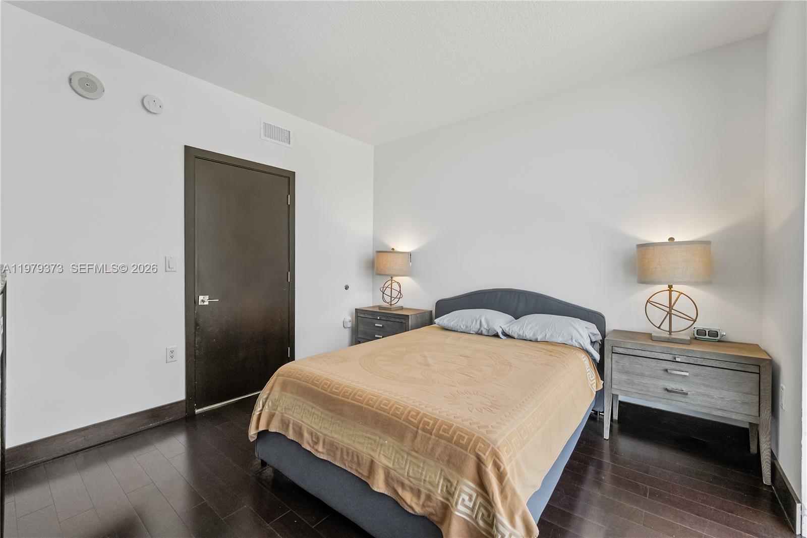 SAYAN CONDO - Residential