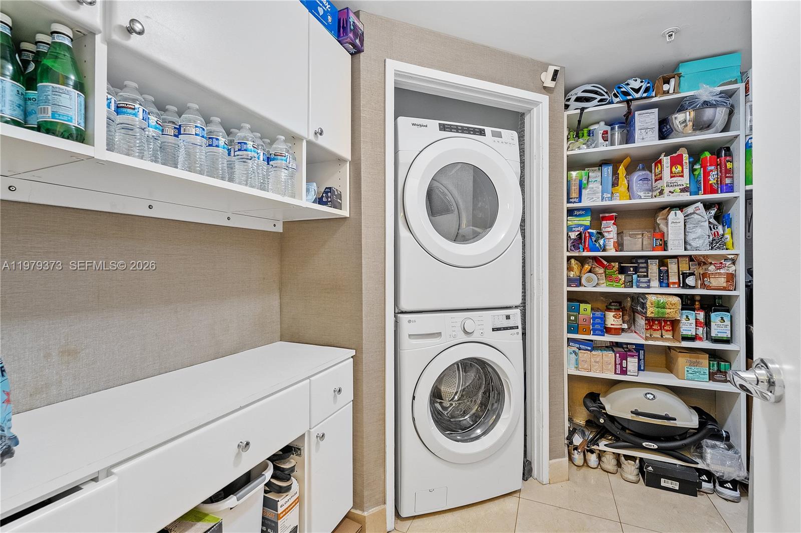 SAYAN CONDO - Residential