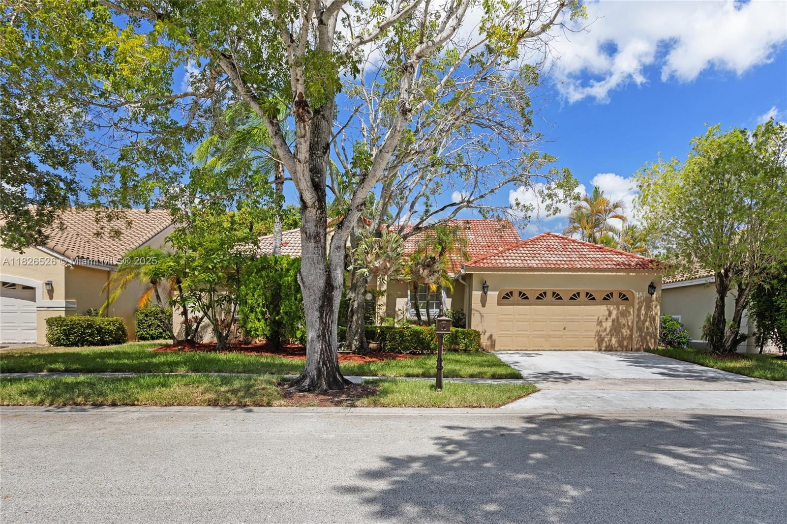 798 Verona Lake Dr