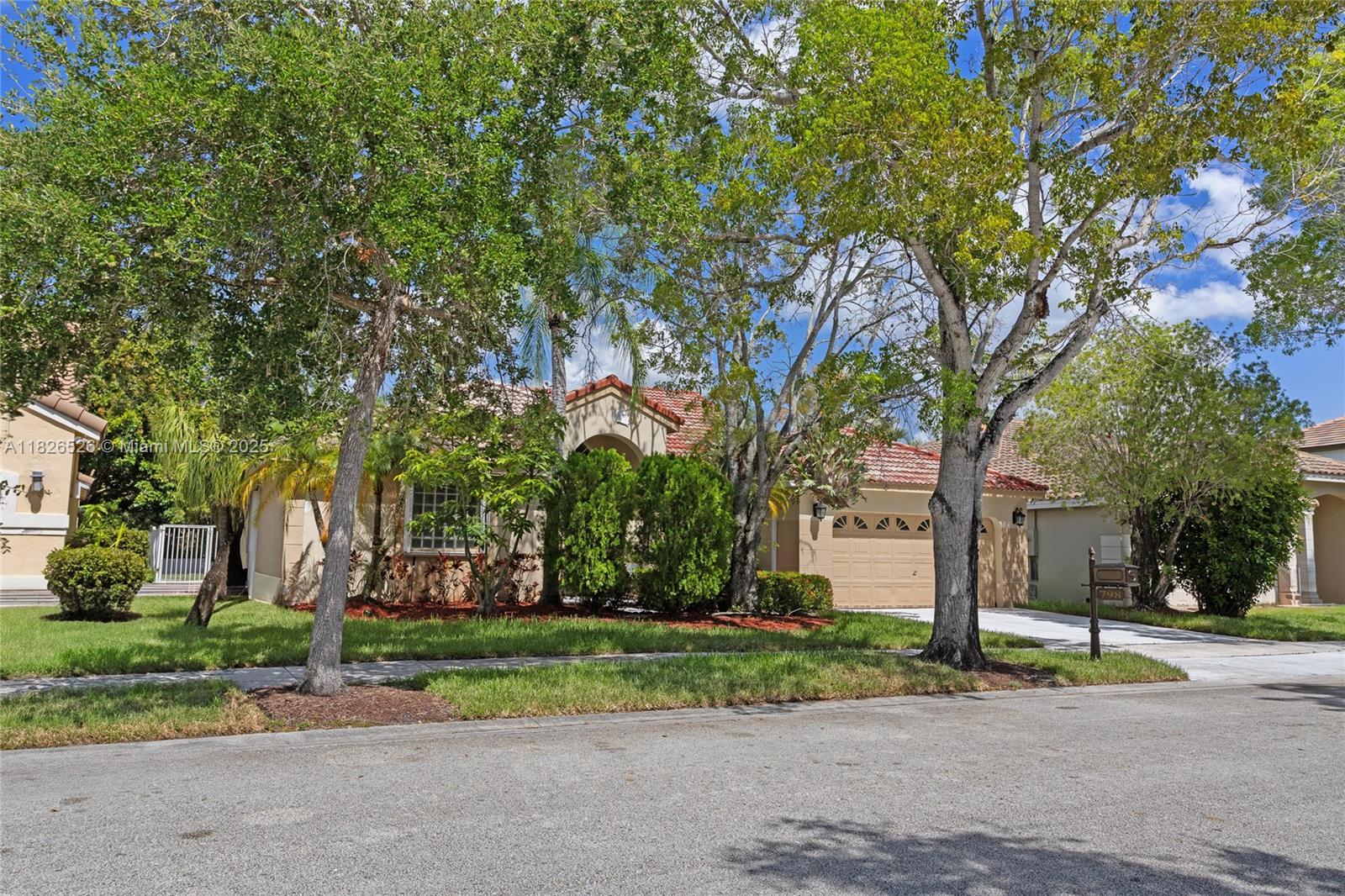 798 Verona Lake Dr