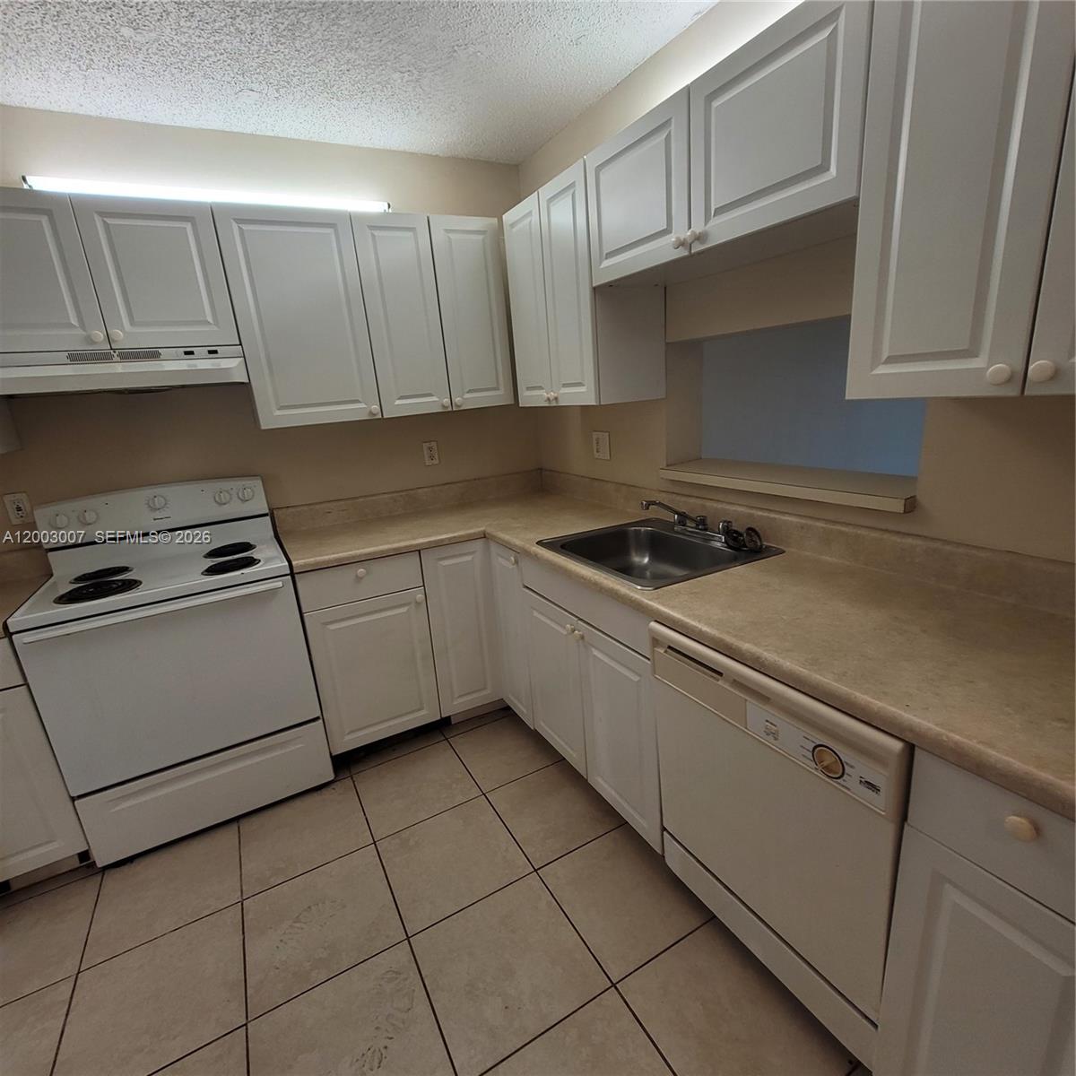 ROYALE GARDENS CONDO - Residential Lease