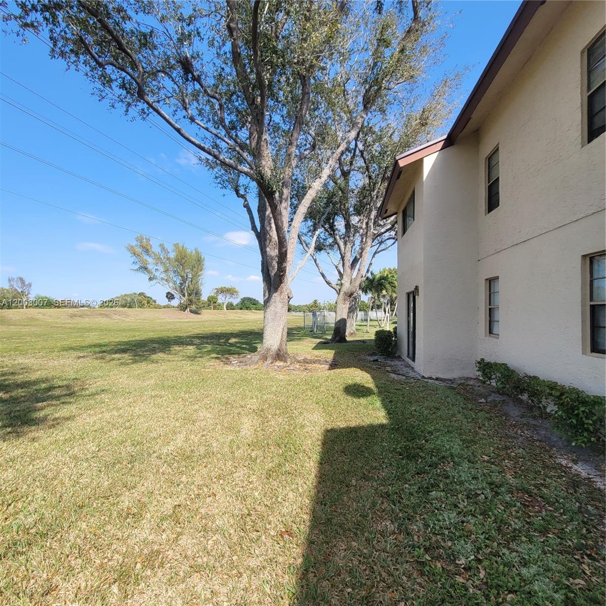 ROYALE GARDENS CONDO - Residential Lease