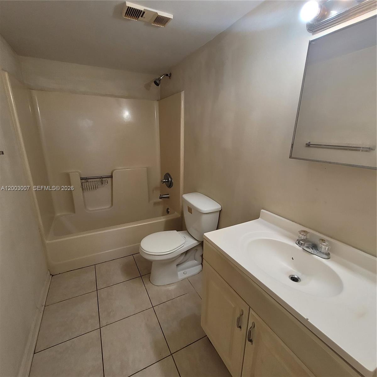 ROYALE GARDENS CONDO - Residential Lease