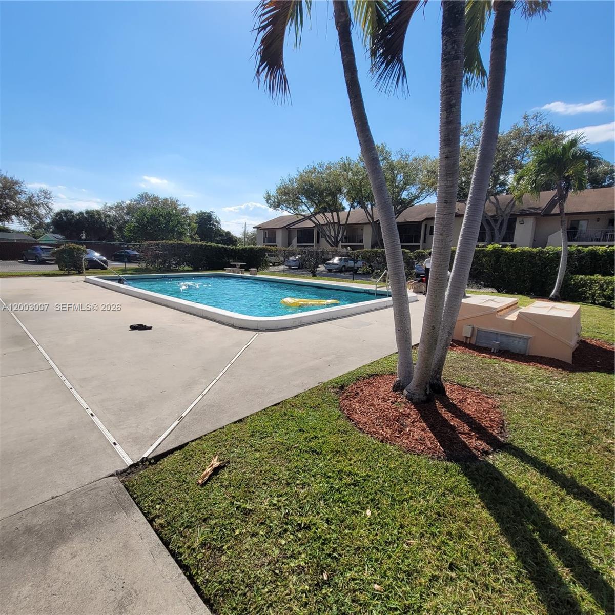 ROYALE GARDENS CONDO - Residential Lease