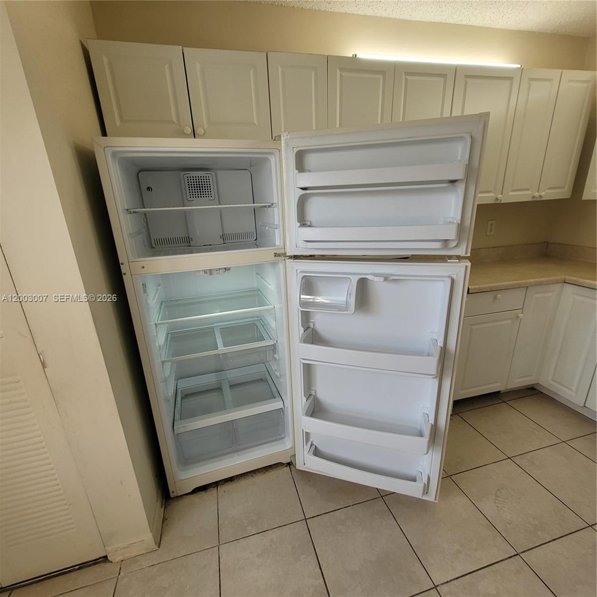 ROYALE GARDENS CONDO - Residential Lease