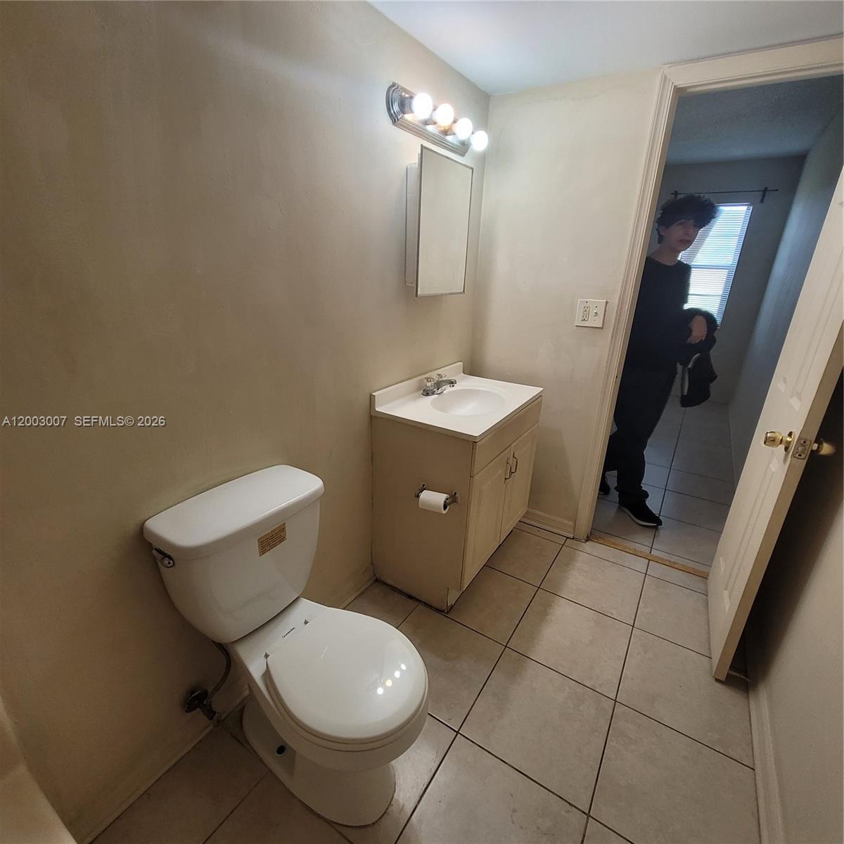 ROYALE GARDENS CONDO - Residential Lease