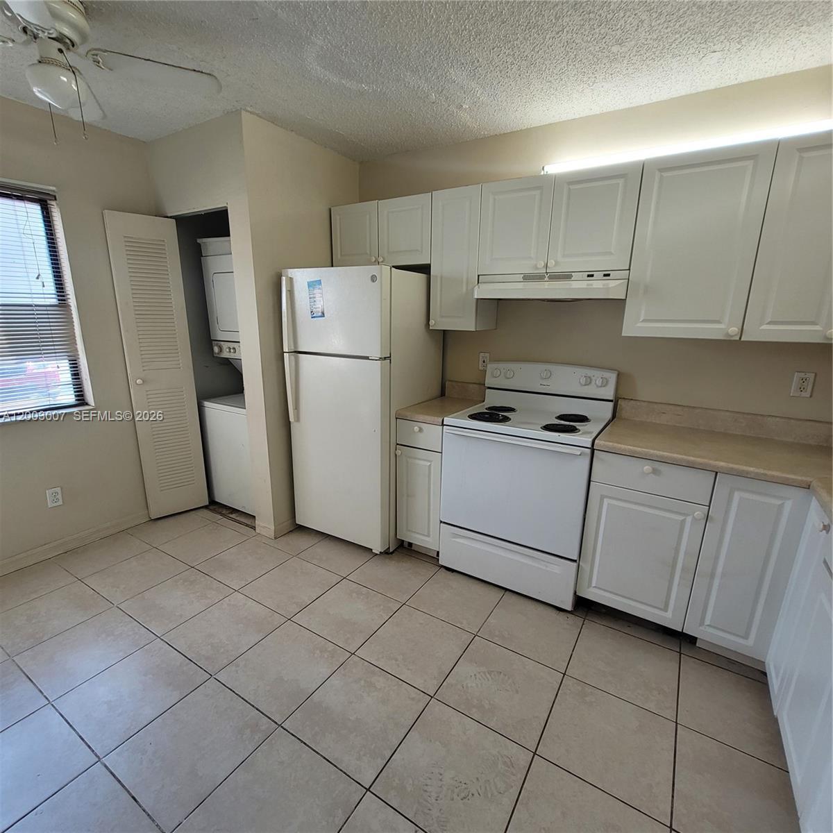 ROYALE GARDENS CONDO - Residential Lease