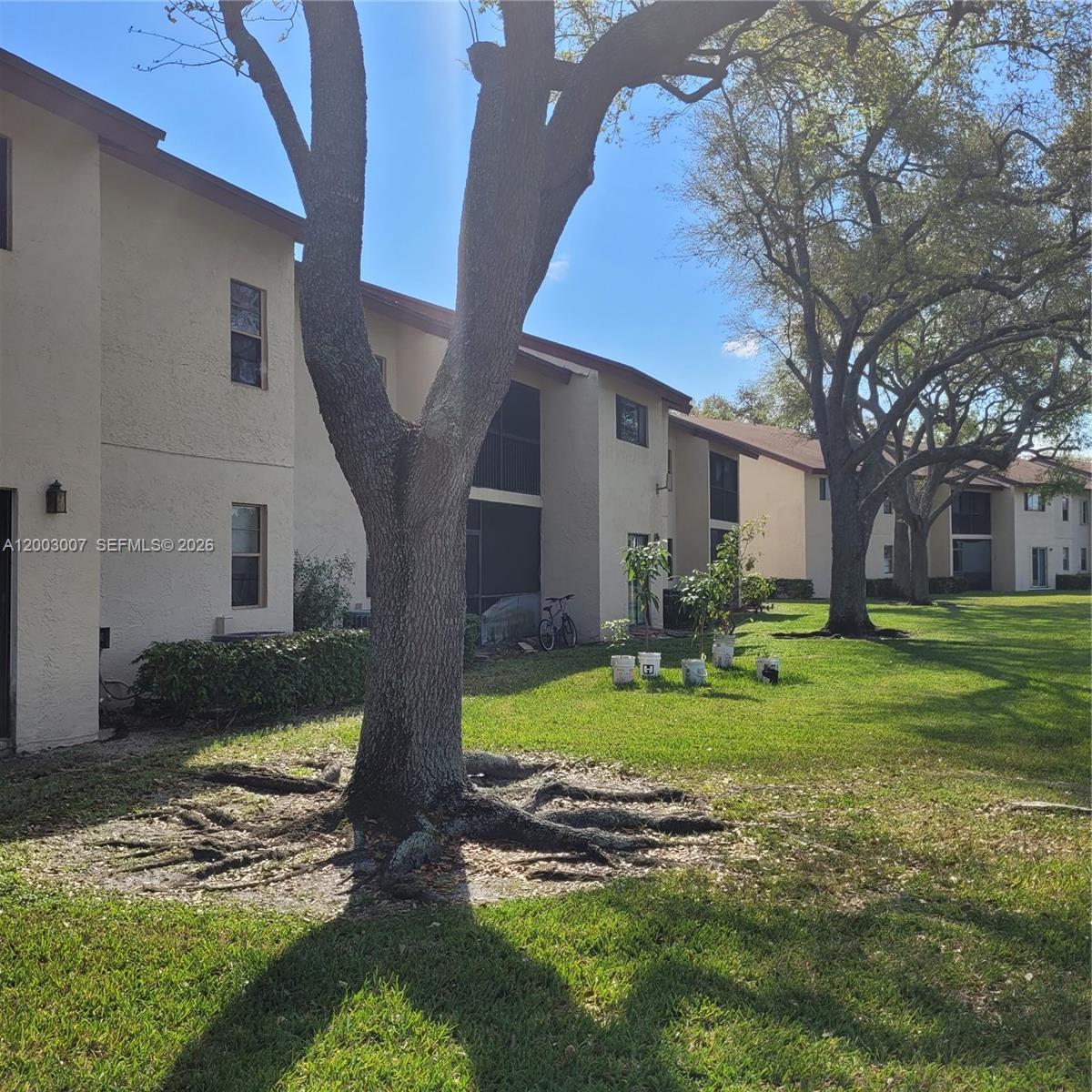 ROYALE GARDENS CONDO - Residential Lease