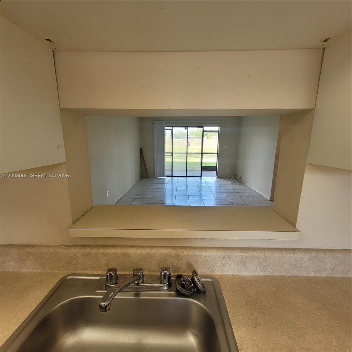 ROYALE GARDENS CONDO - Residential Lease