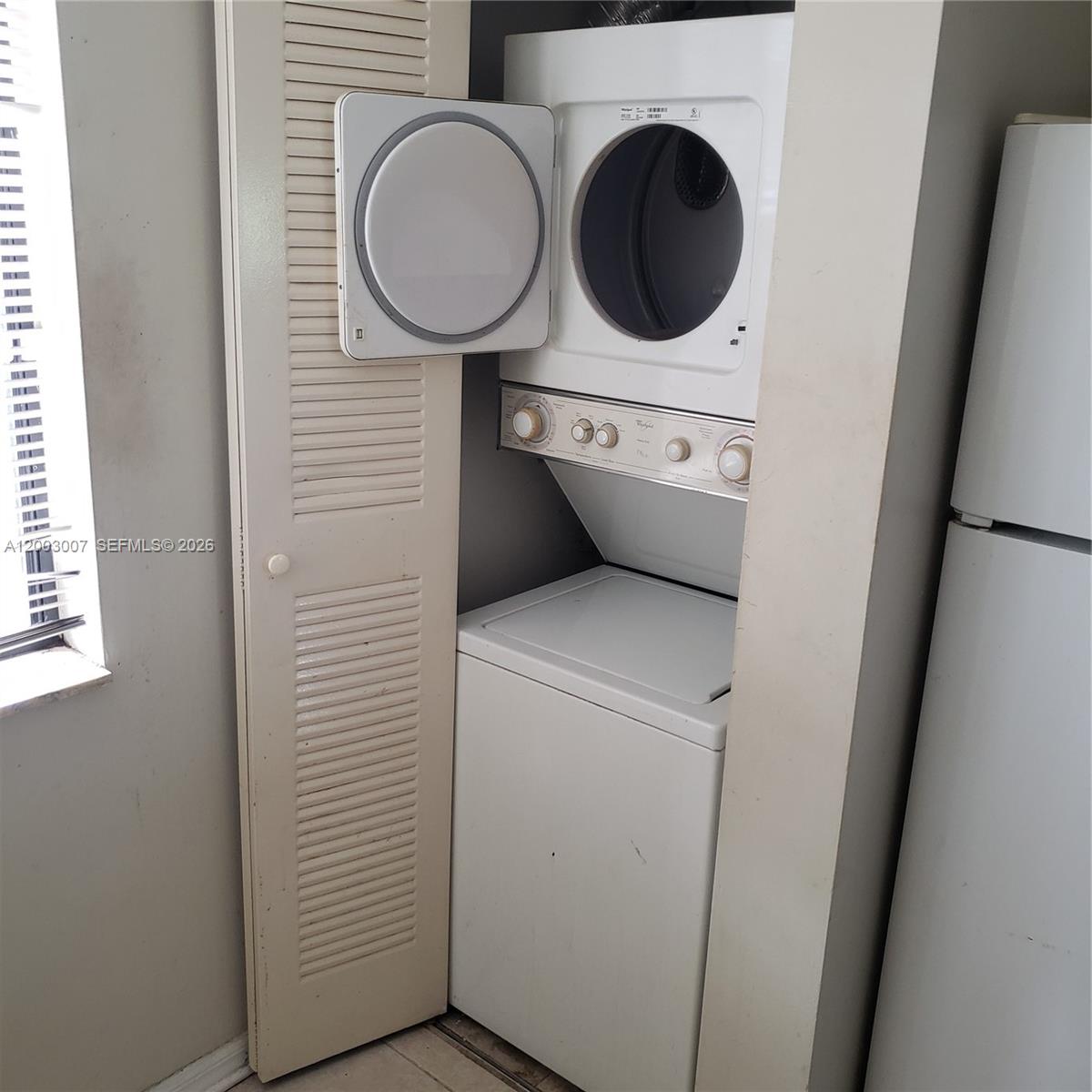 ROYALE GARDENS CONDO - Residential Lease