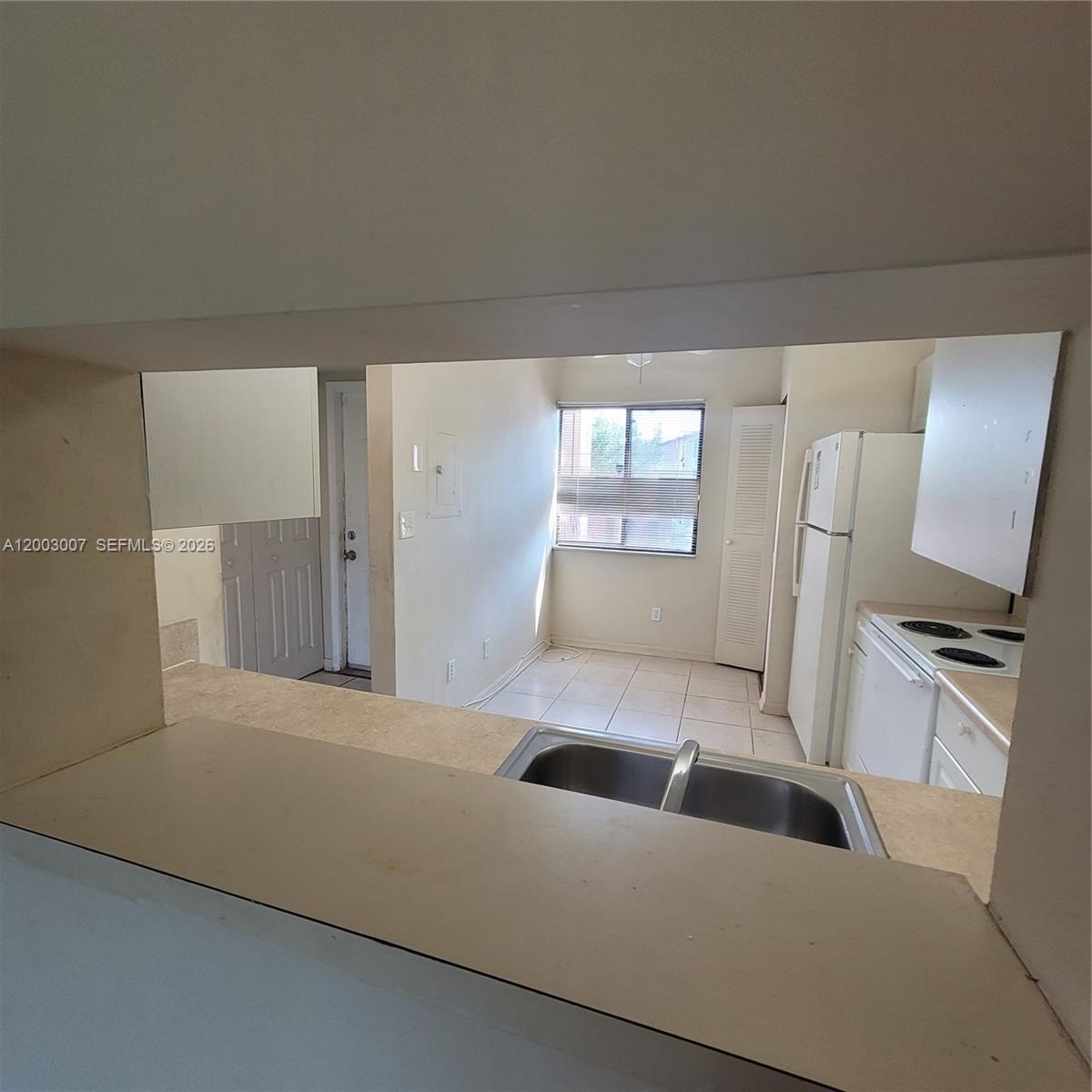 ROYALE GARDENS CONDO - Residential Lease