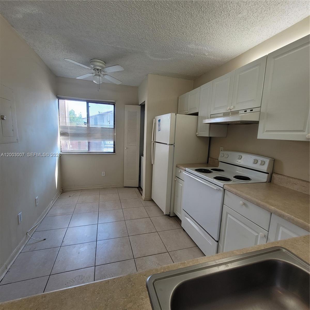 ROYALE GARDENS CONDO - Residential Lease