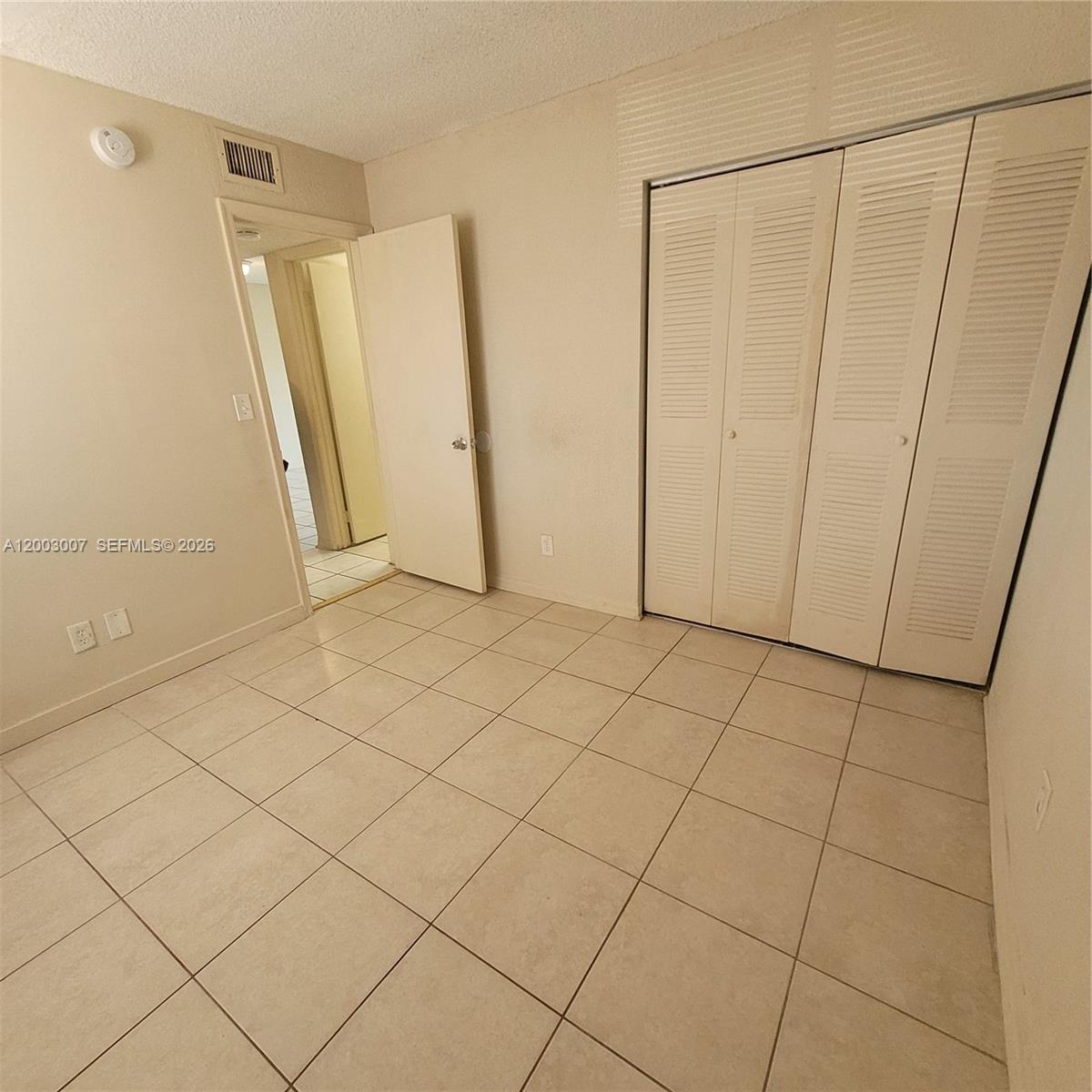 ROYALE GARDENS CONDO - Residential Lease