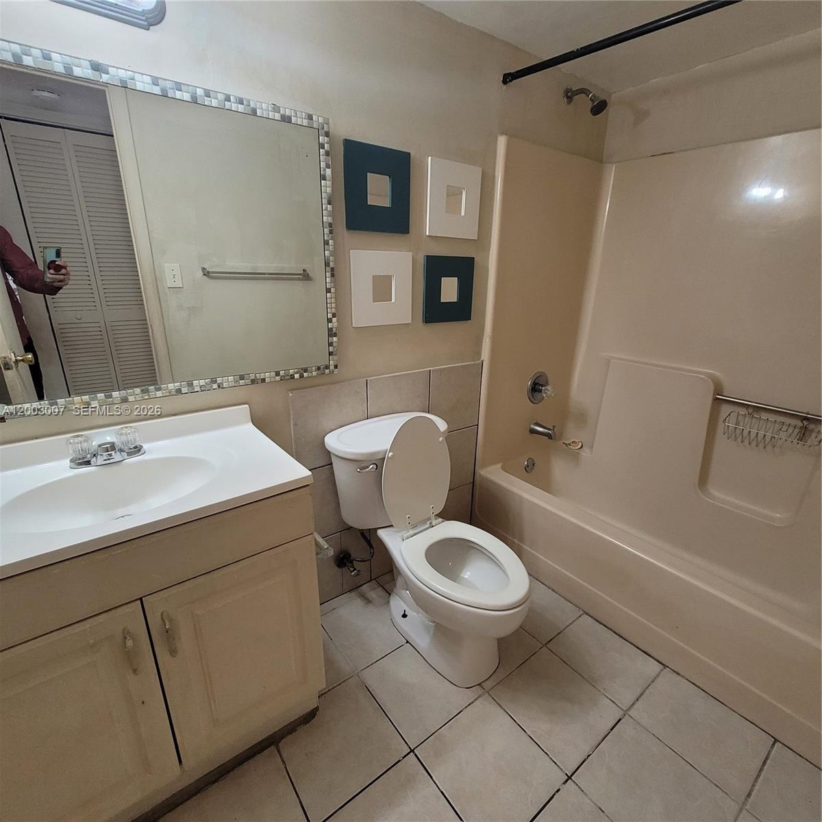 ROYALE GARDENS CONDO - Residential Lease