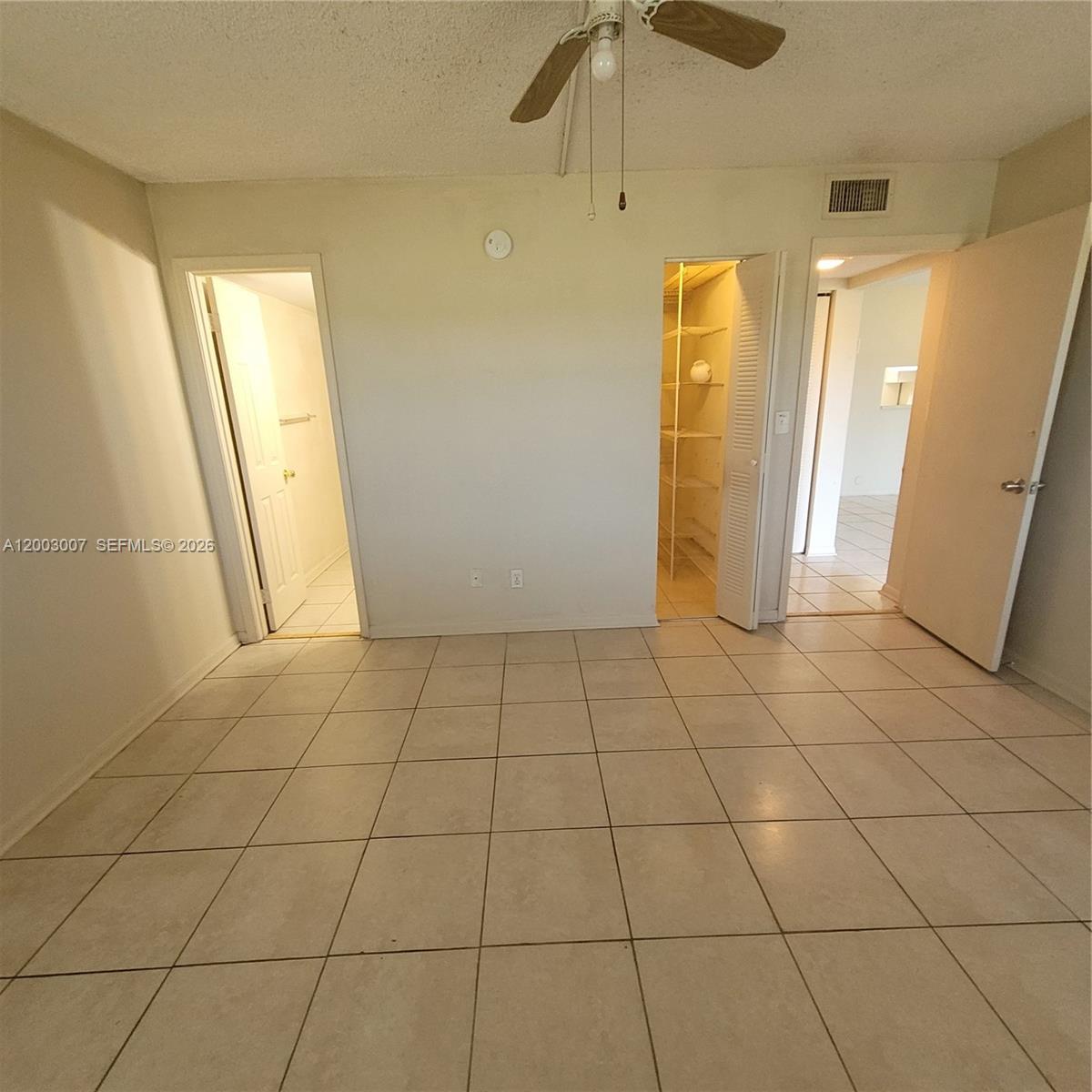 ROYALE GARDENS CONDO - Residential Lease