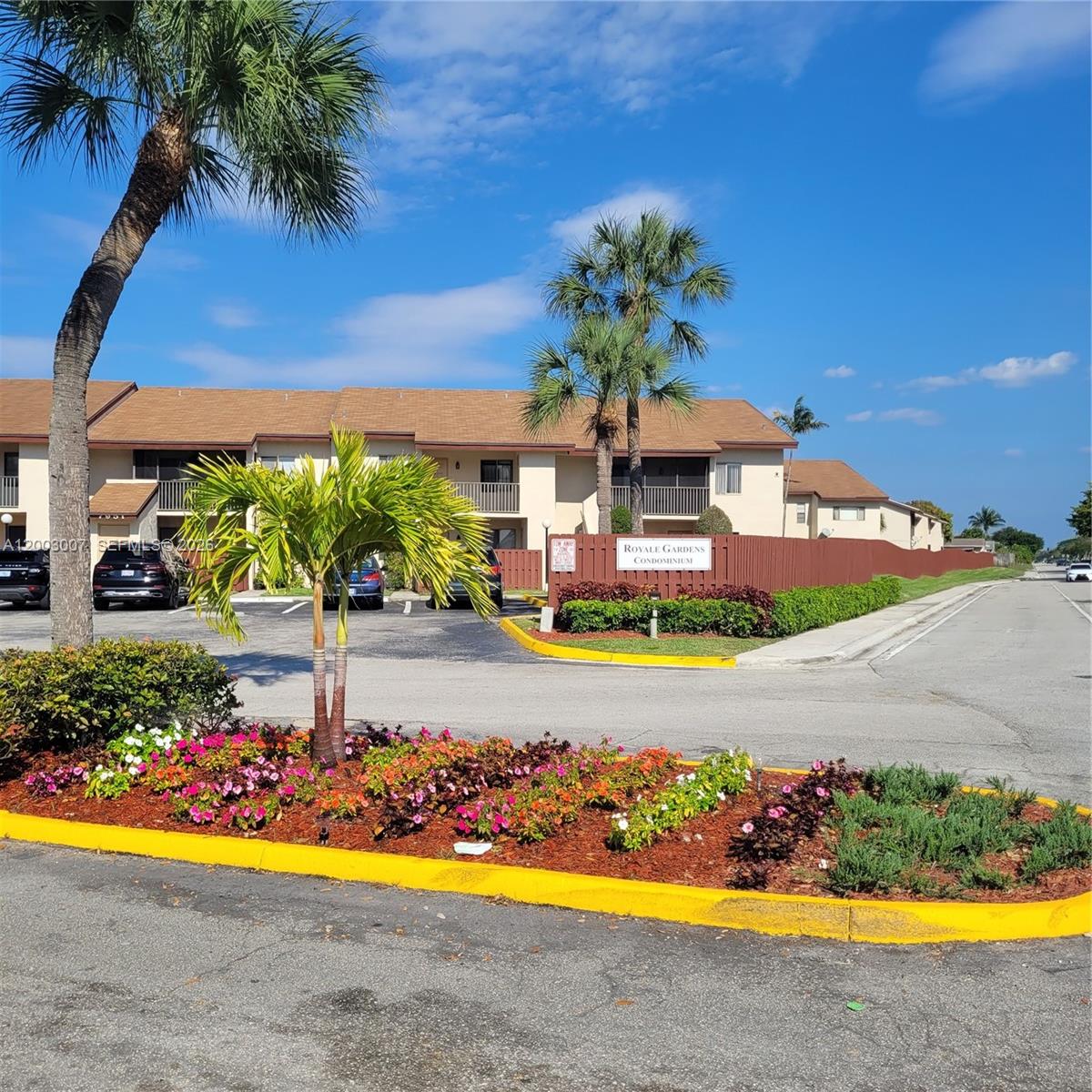 ROYALE GARDENS CONDO - Residential Lease