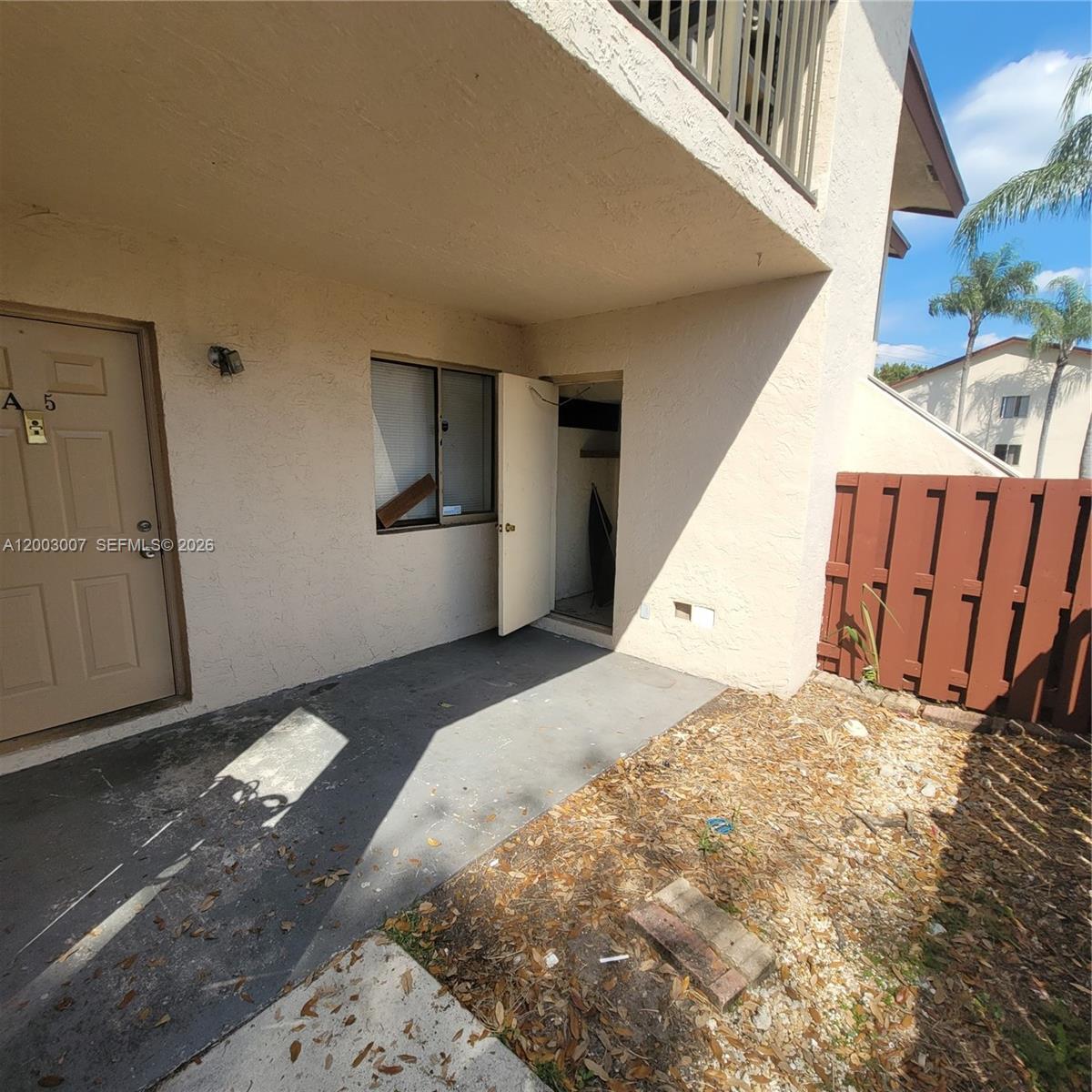 ROYALE GARDENS CONDO - Residential Lease