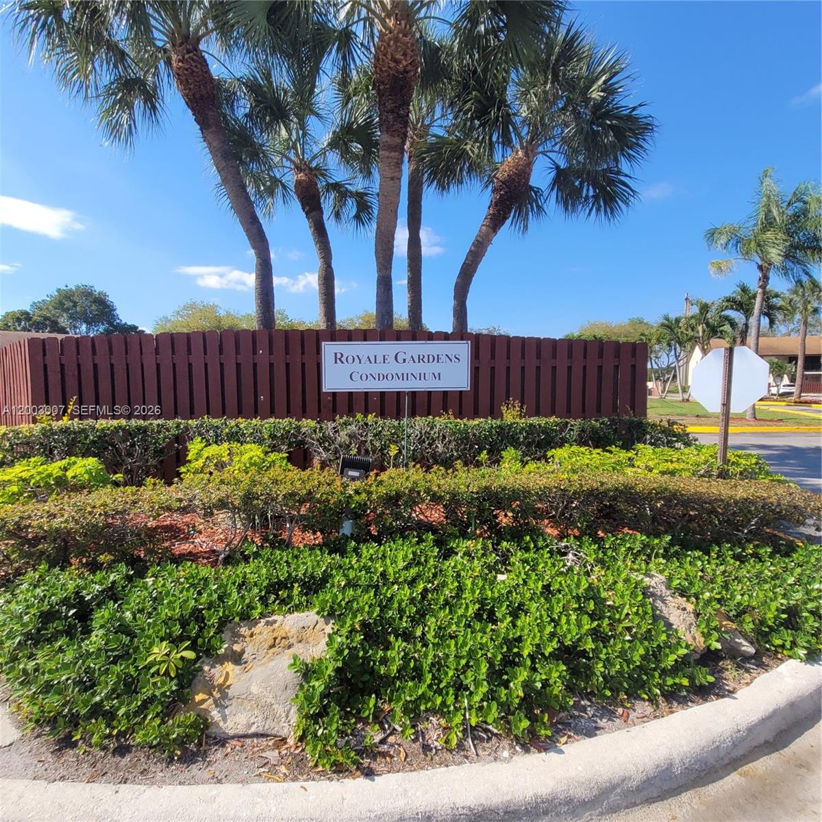 ROYALE GARDENS CONDO - Residential Lease