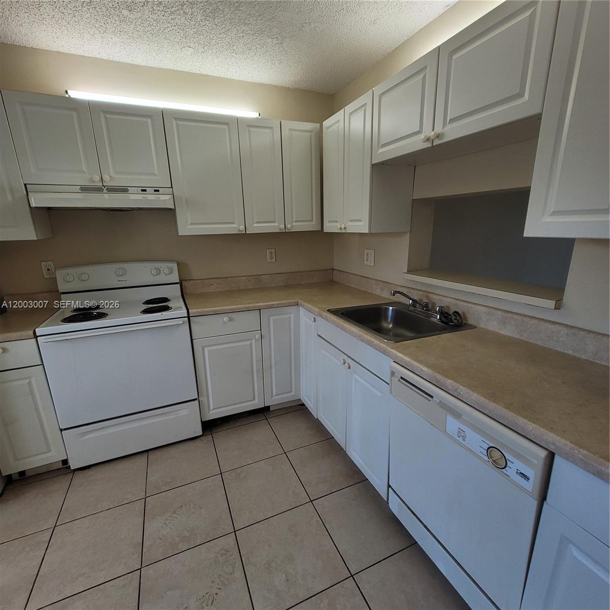 ROYALE GARDENS CONDO - Residential Lease