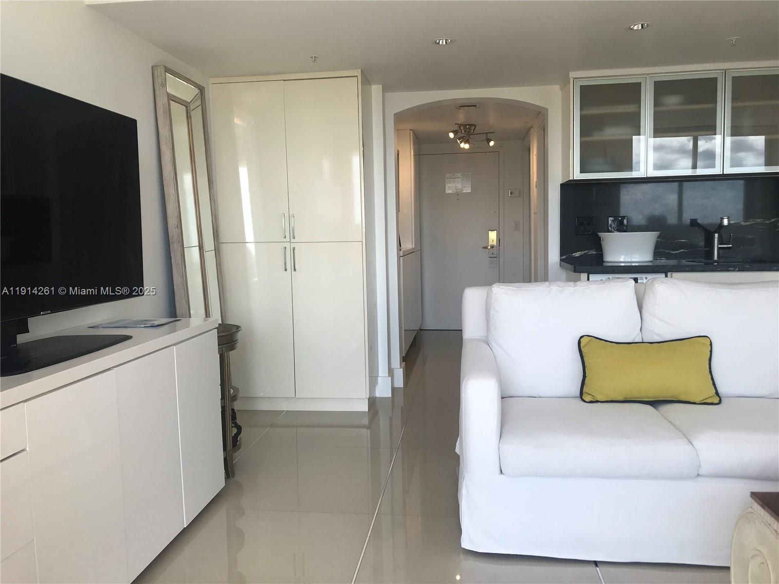 THE MUTINY CONDO - Residential Lease